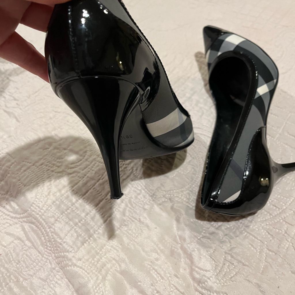 Burberry Heels Excelent Condition .I Can’t Wear High Heels Anymore